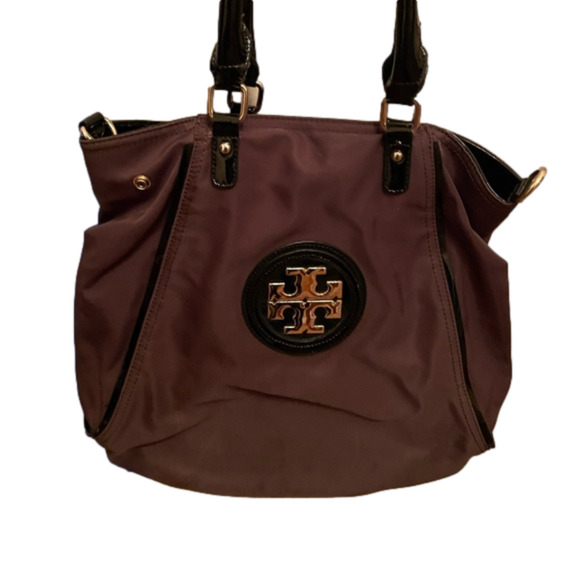 🌿Brown shoulder bag faux Tory Burche with T emblem, patent leather accents🌿 - Picture 1 of 6